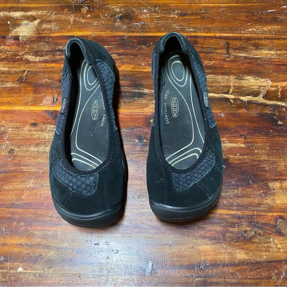 Used black keen ballet flats